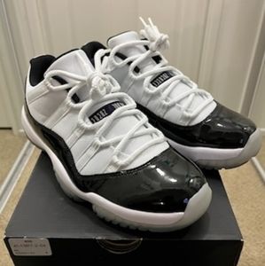 *SOLD*Jordan 11 Retro Low Concord